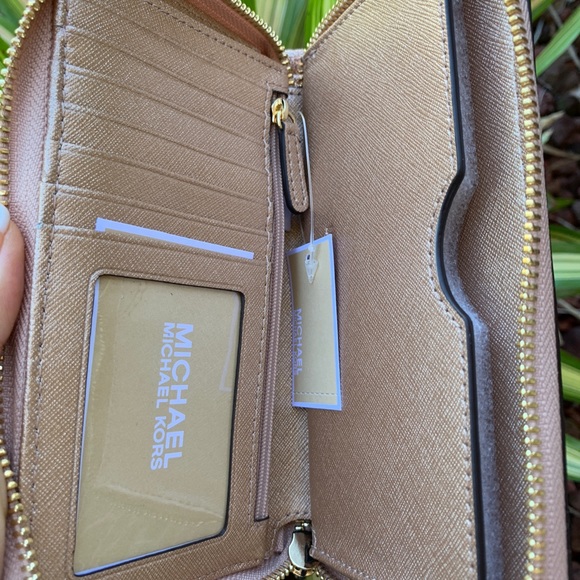 SALE🎁💕Michael Kors glitter Wallet - Picture 7 of 7